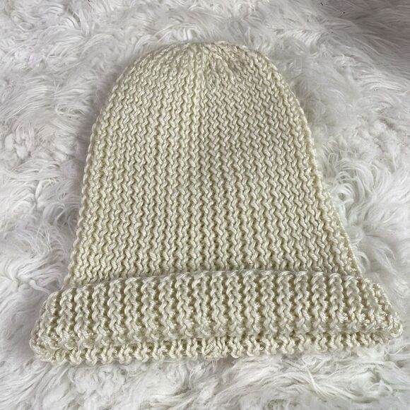 Crocheted Chunky Knit Beanie Hat Off White Adult Size - Picture 5 of 9